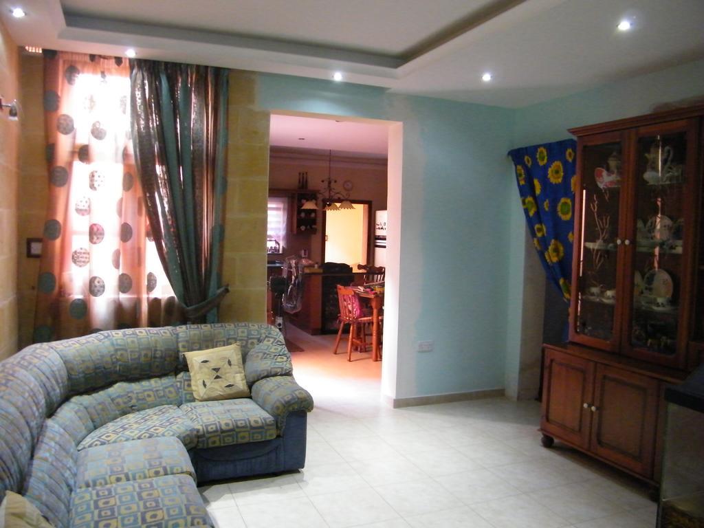 Nocturne Family House Apartment Paola Exterior foto