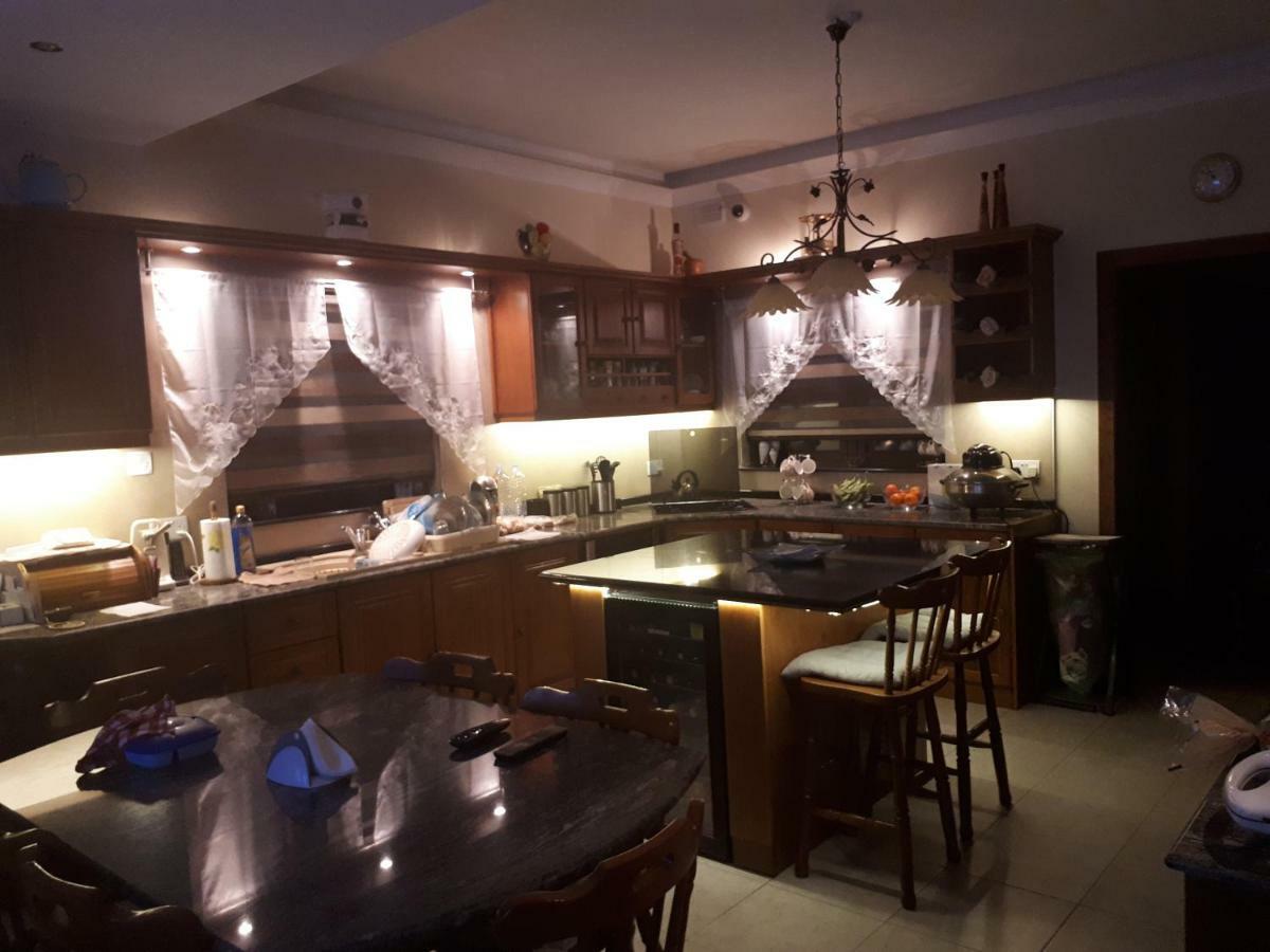 Nocturne Family House Apartment Paola Exterior foto